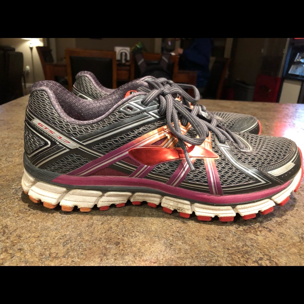 Brooks GTS 17